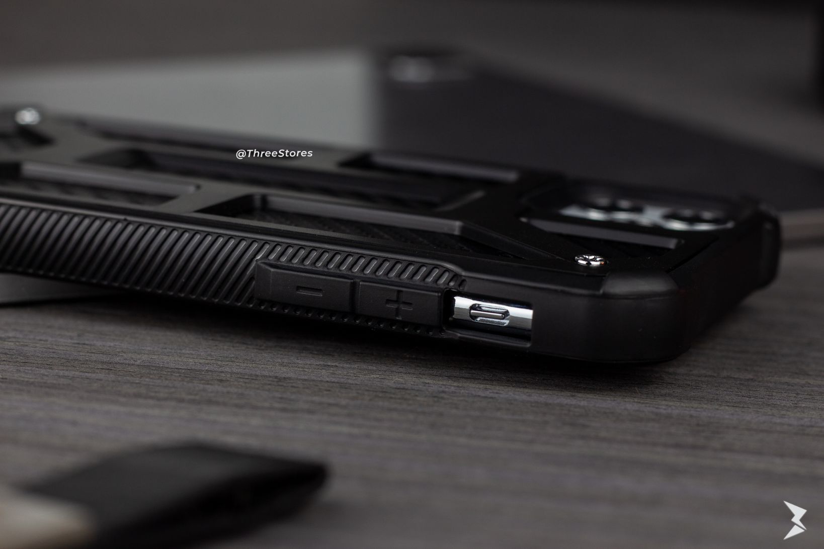 2021-04-14 uag monarch 11 pro max FB-2