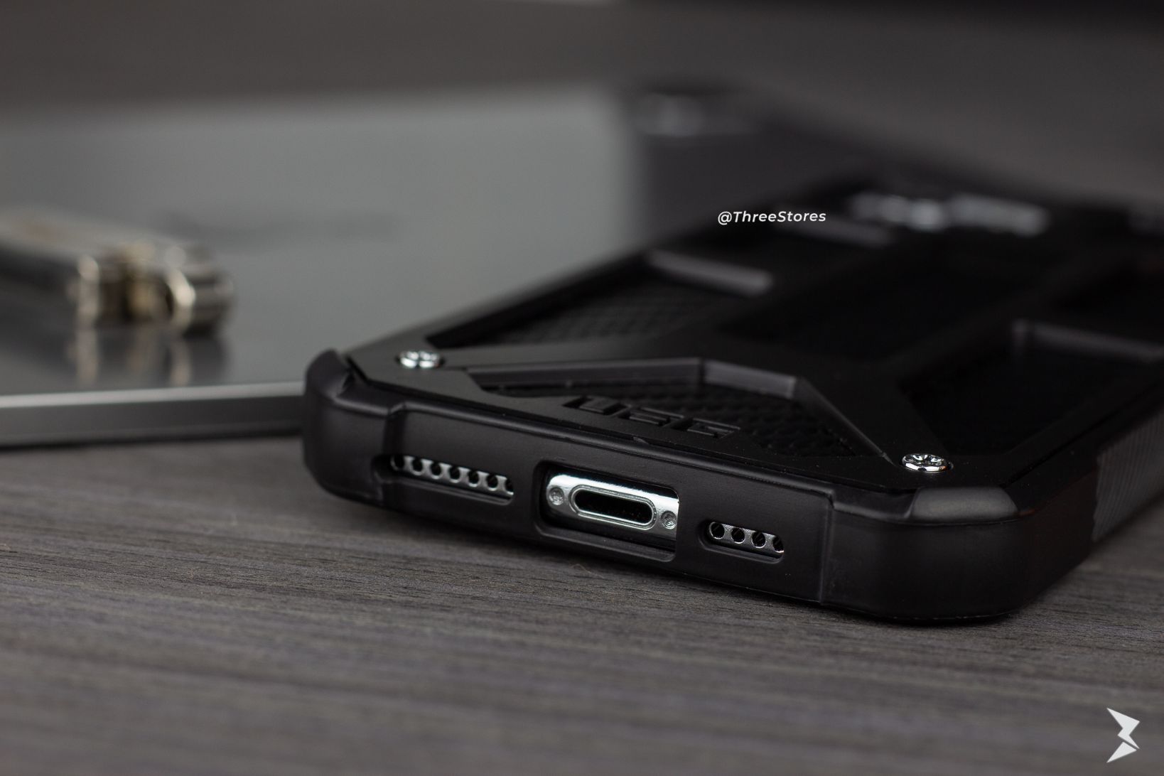 2021-04-14 uag monarch 11 pro max FB-3