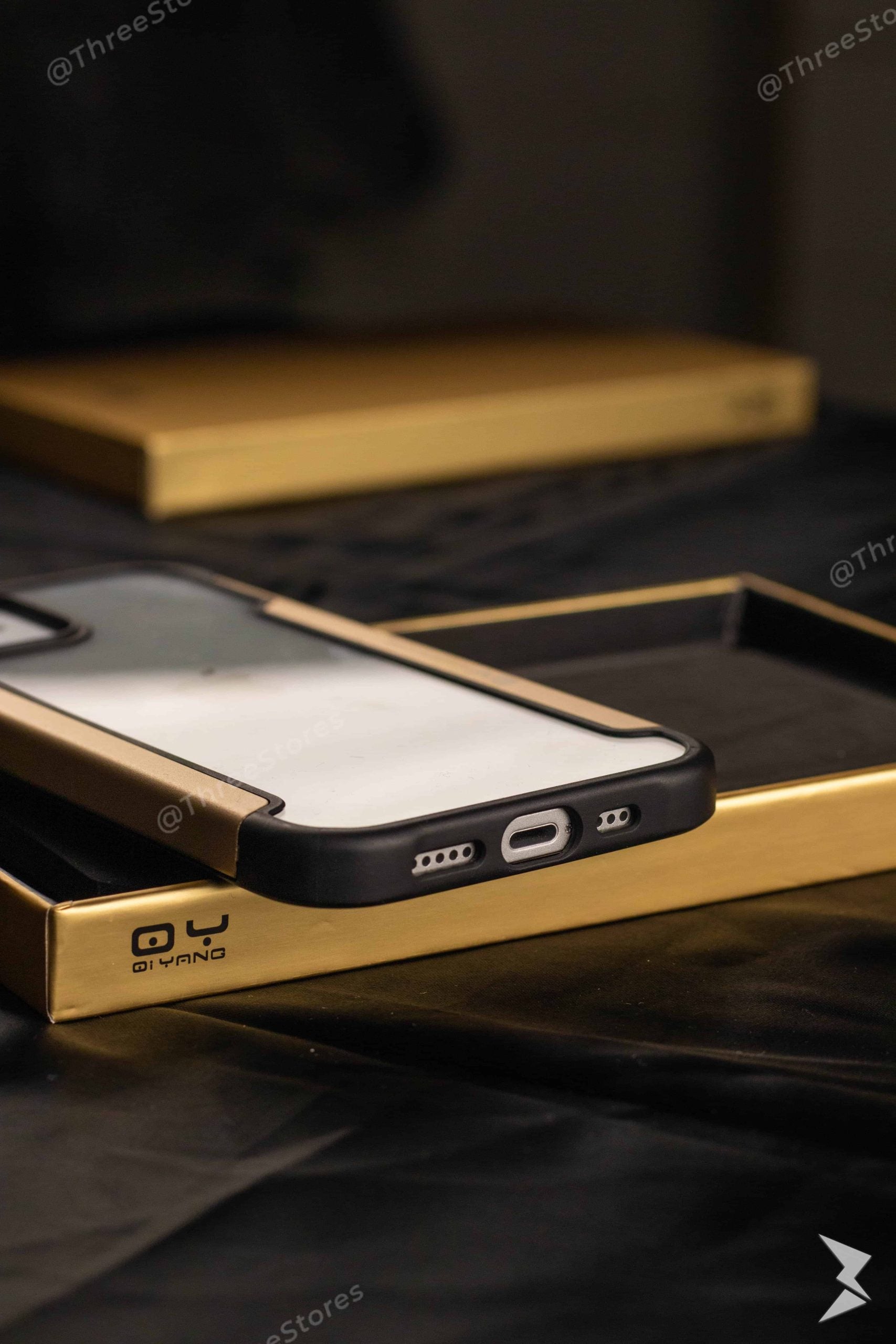 QY Yang Premium Glass Case iPhone 12 / 12 Pro