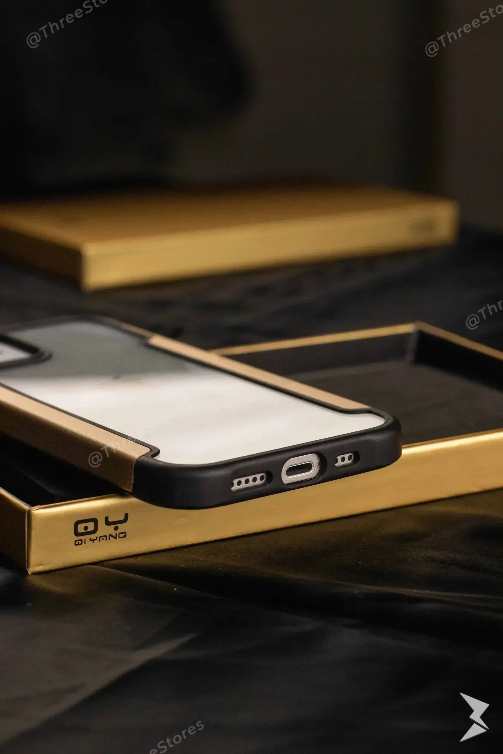 QY Yang Premium Glass Case iPhone 12 / 12 Pro - Three