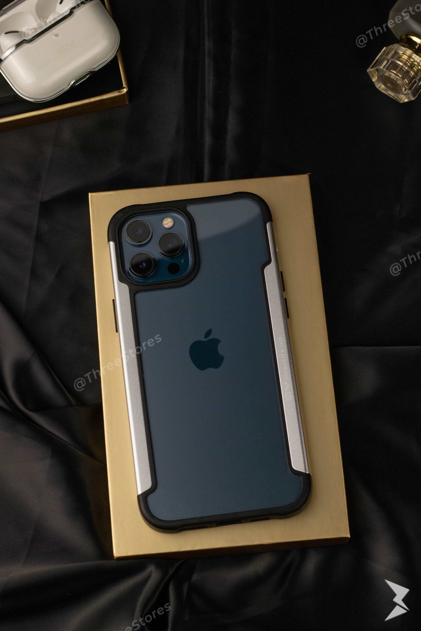 QY Yang Premium Glass Case iPhone 12 / 12 Pro