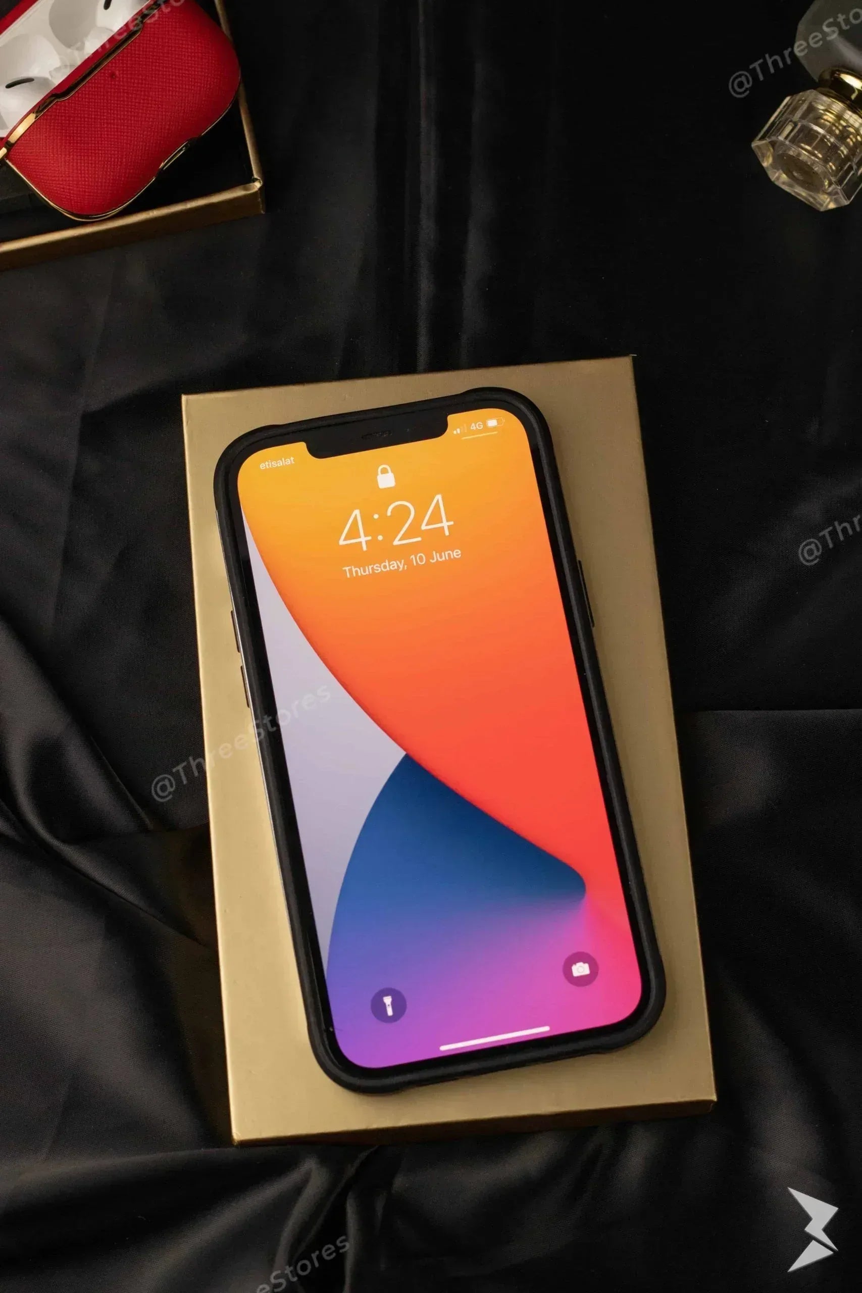 QY Yang Premium Glass Case iPhone 12 / 12 Pro - Three