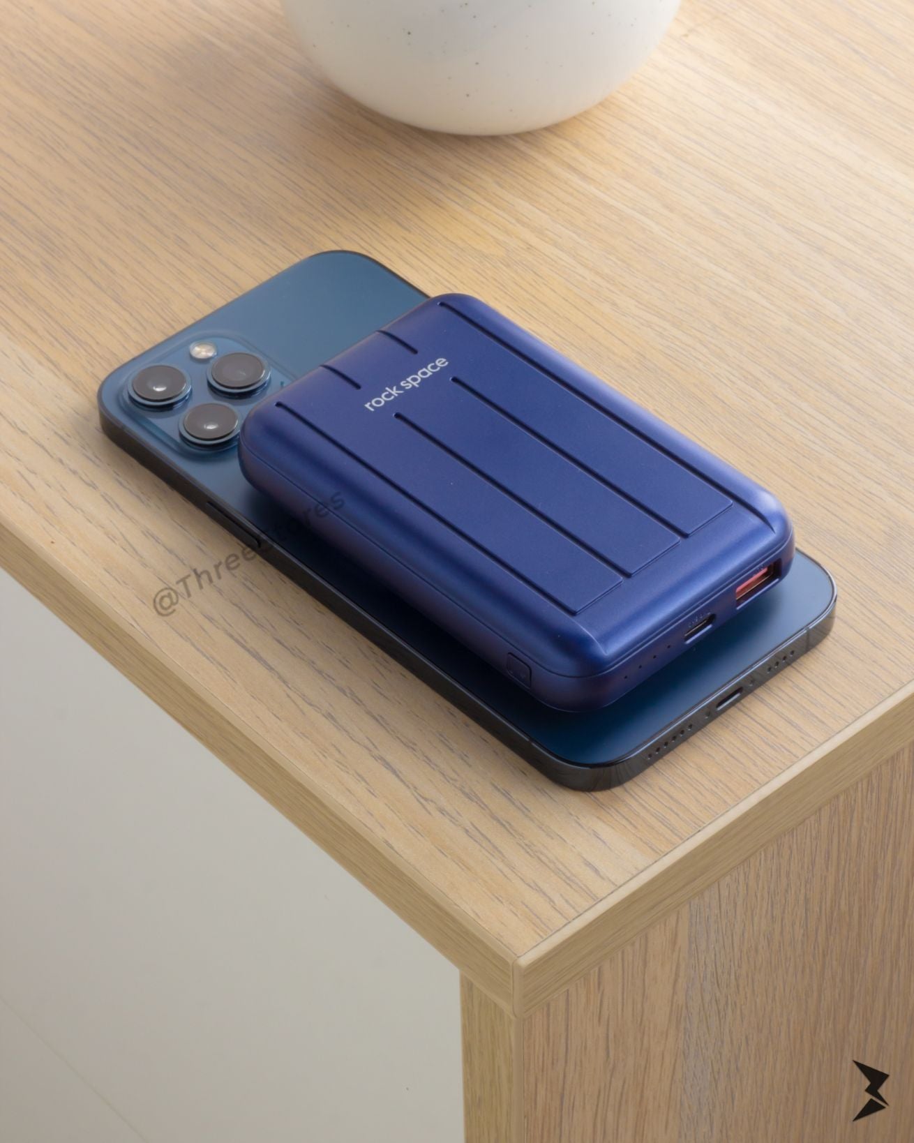 Rock Space Magnetic Wireless 10000mAh