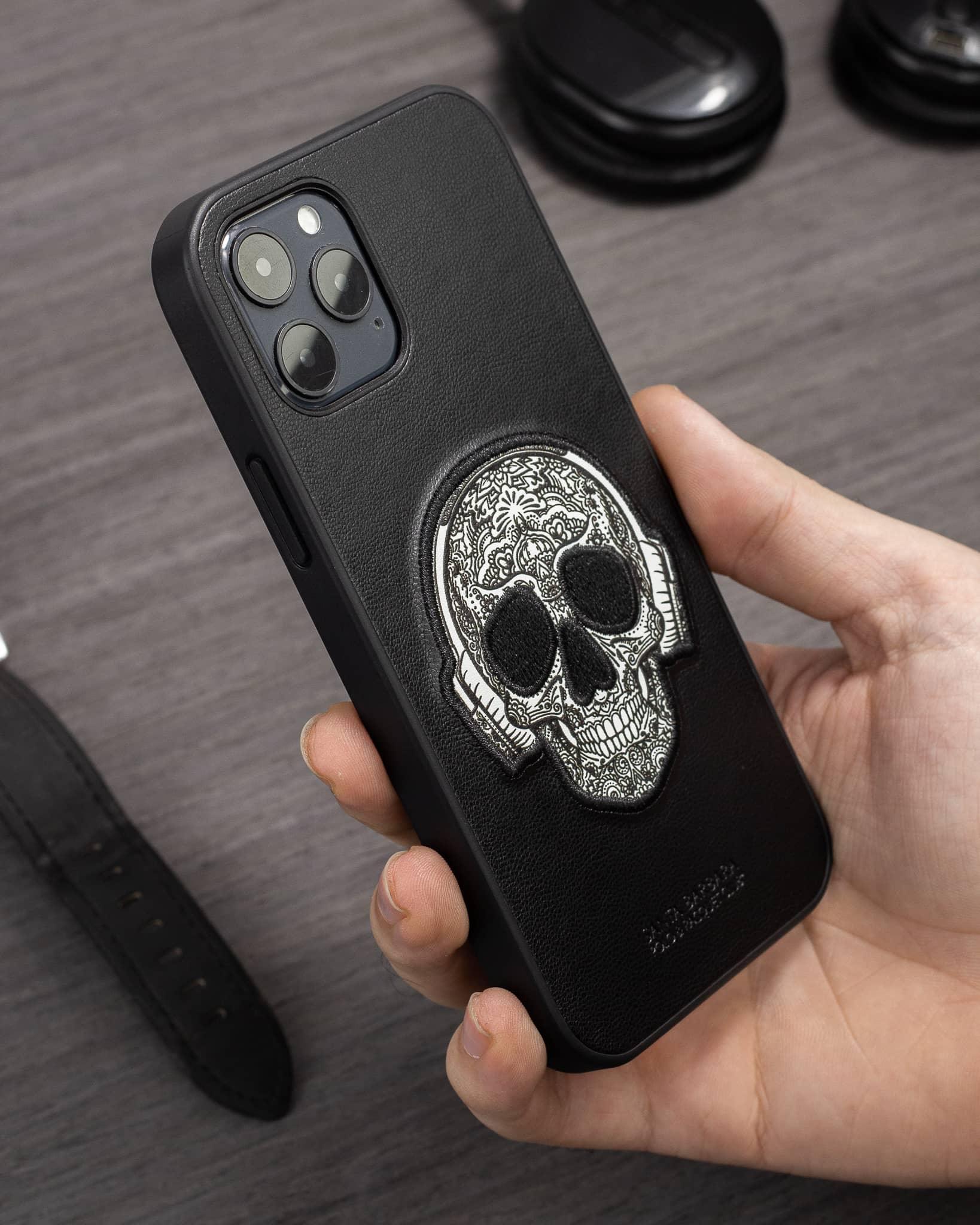 Santa Skull Case iPhone 12 / 12 Pro - Three