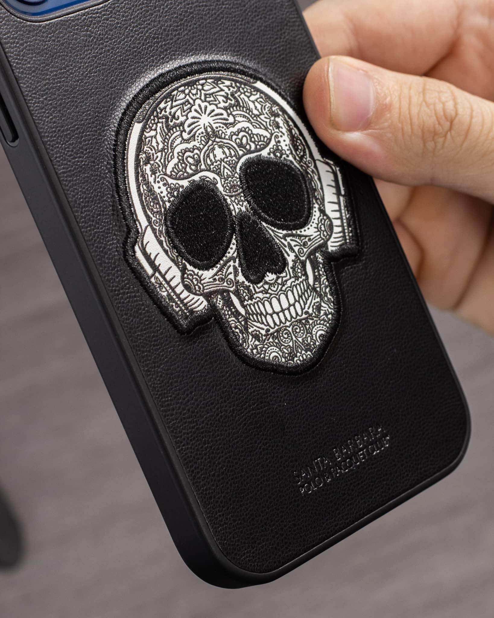 Santa Skull Case iPhone 12 / 12 Pro - Three