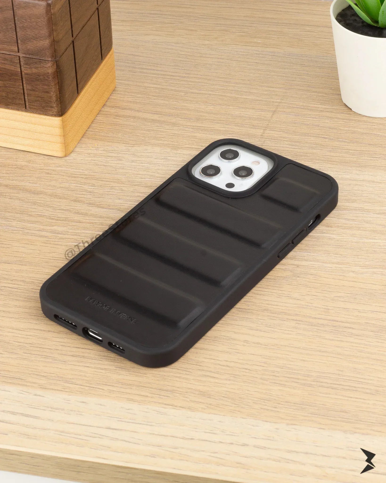Raigor Leather Case iPhone 13 Pro - Three