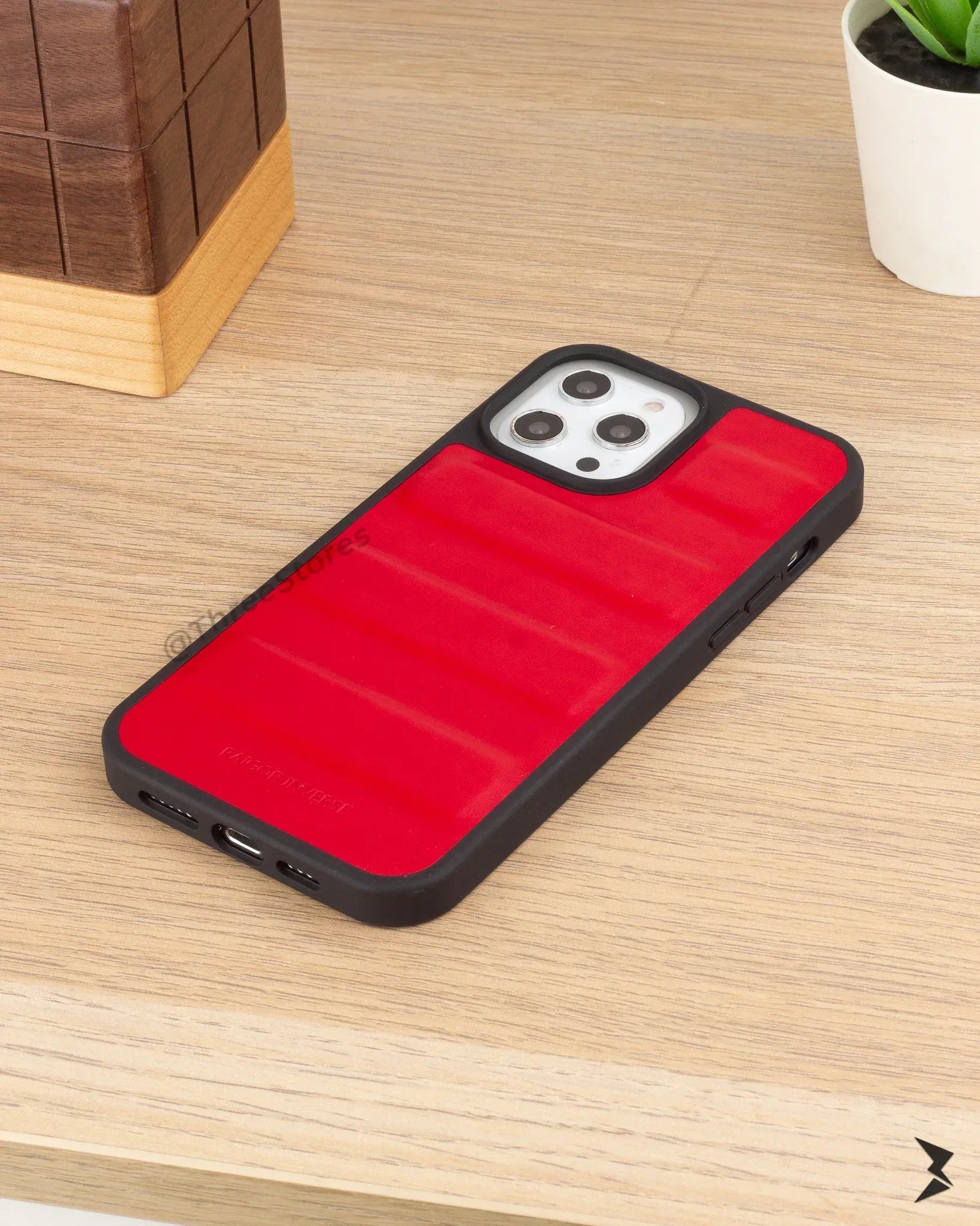 Raigor Leather Case iPhone 13 Pro - Three