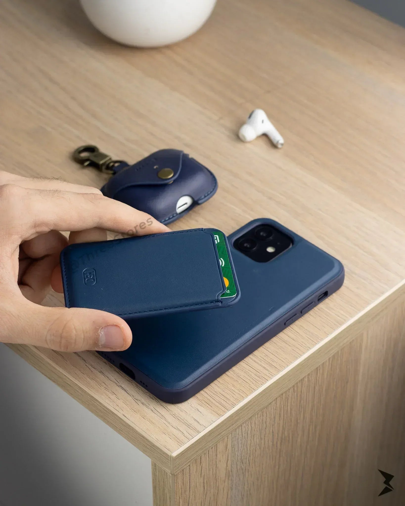 HDD Magnetic Card Case iPhone 12 / 12 Pro - Three