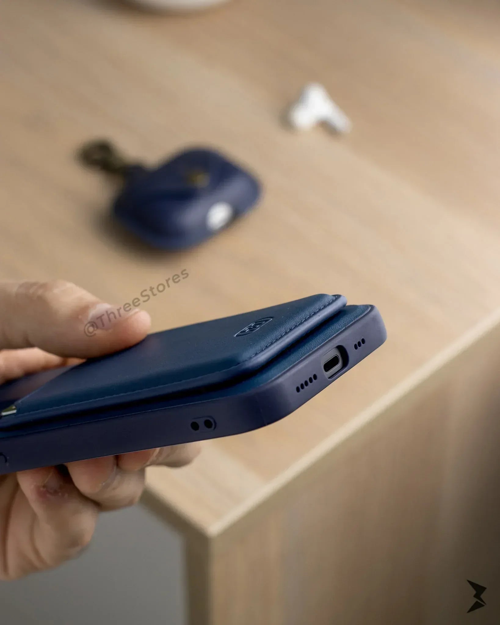 HDD Magnetic Card Case iPhone 12 / 12 Pro - Three