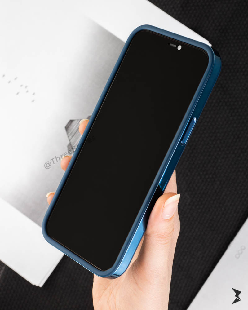 2021-12-04 Santa Silicone Case iPhone 12 Pro Max OUTPUT FB-10