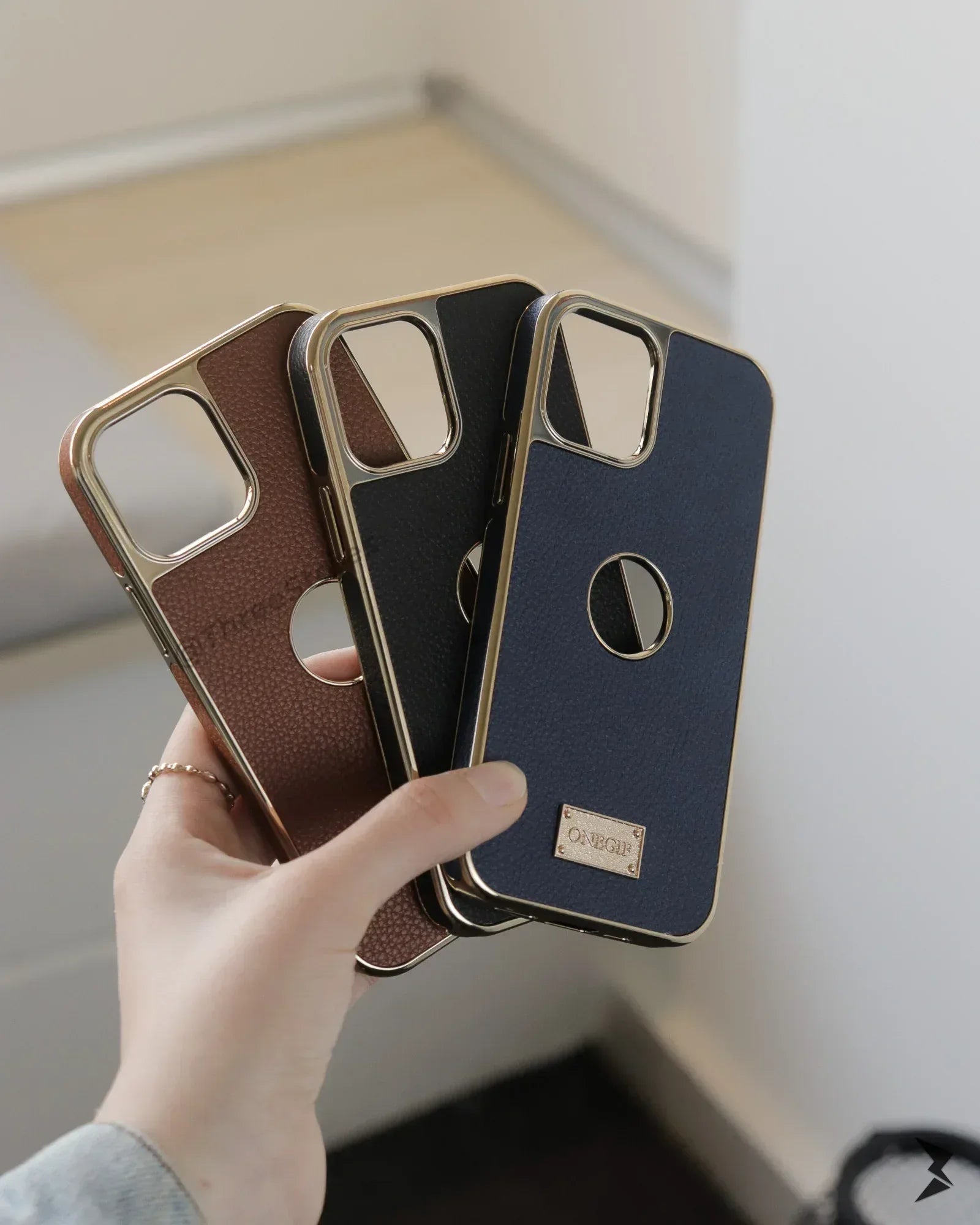 OneGif Leather Case iPhone 12 / 12 Pro - Three