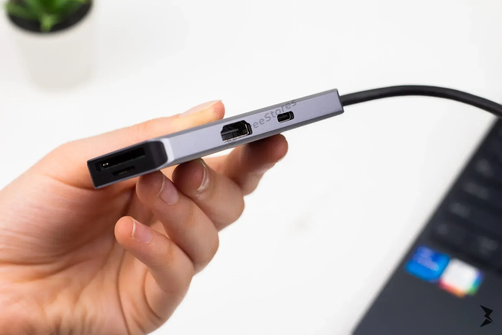 Recci Hub 7 in 1 PD-100W RHO7 - Three