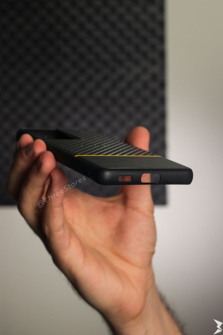 2022-06-12 Black Fiber Protective Case Samsung OUTPU FB-23