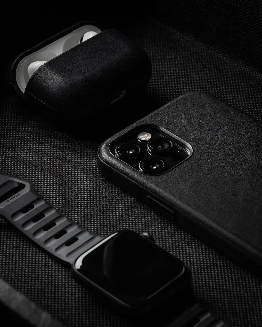 Leather Case iPhone 13 Pro - Three