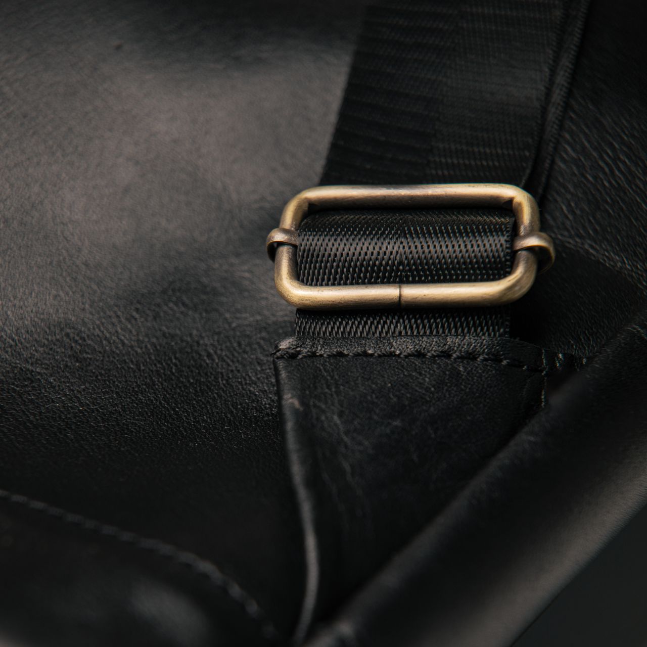 N Elegance Leather Bag