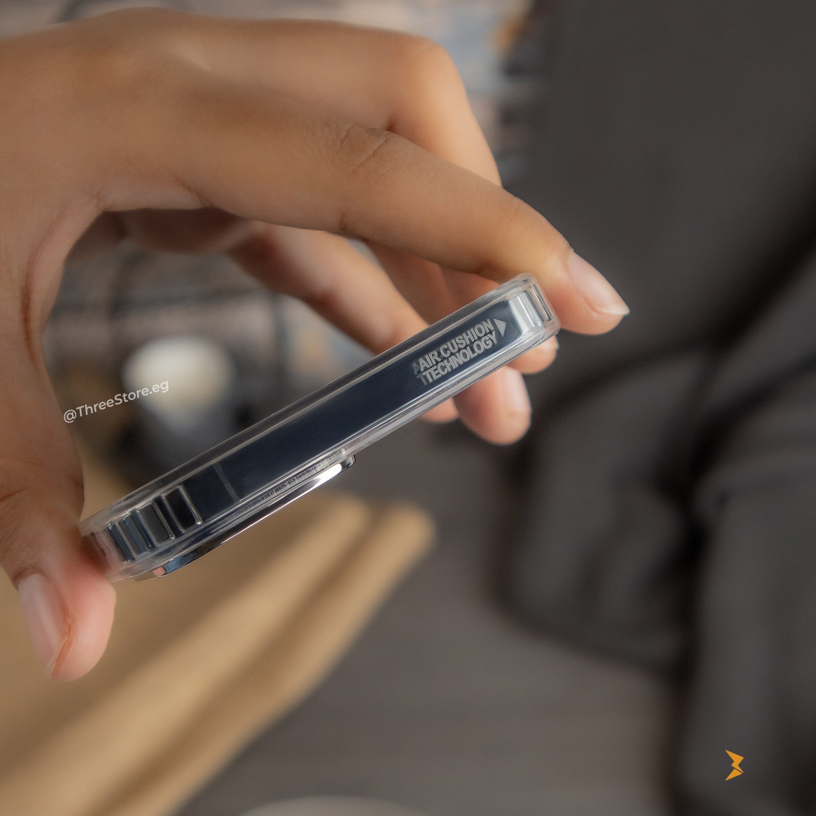 جراب شيرفورس الشفاف الذي يسمح بظهور جمال تصميم هاتف ايفون 13 برو ماكس