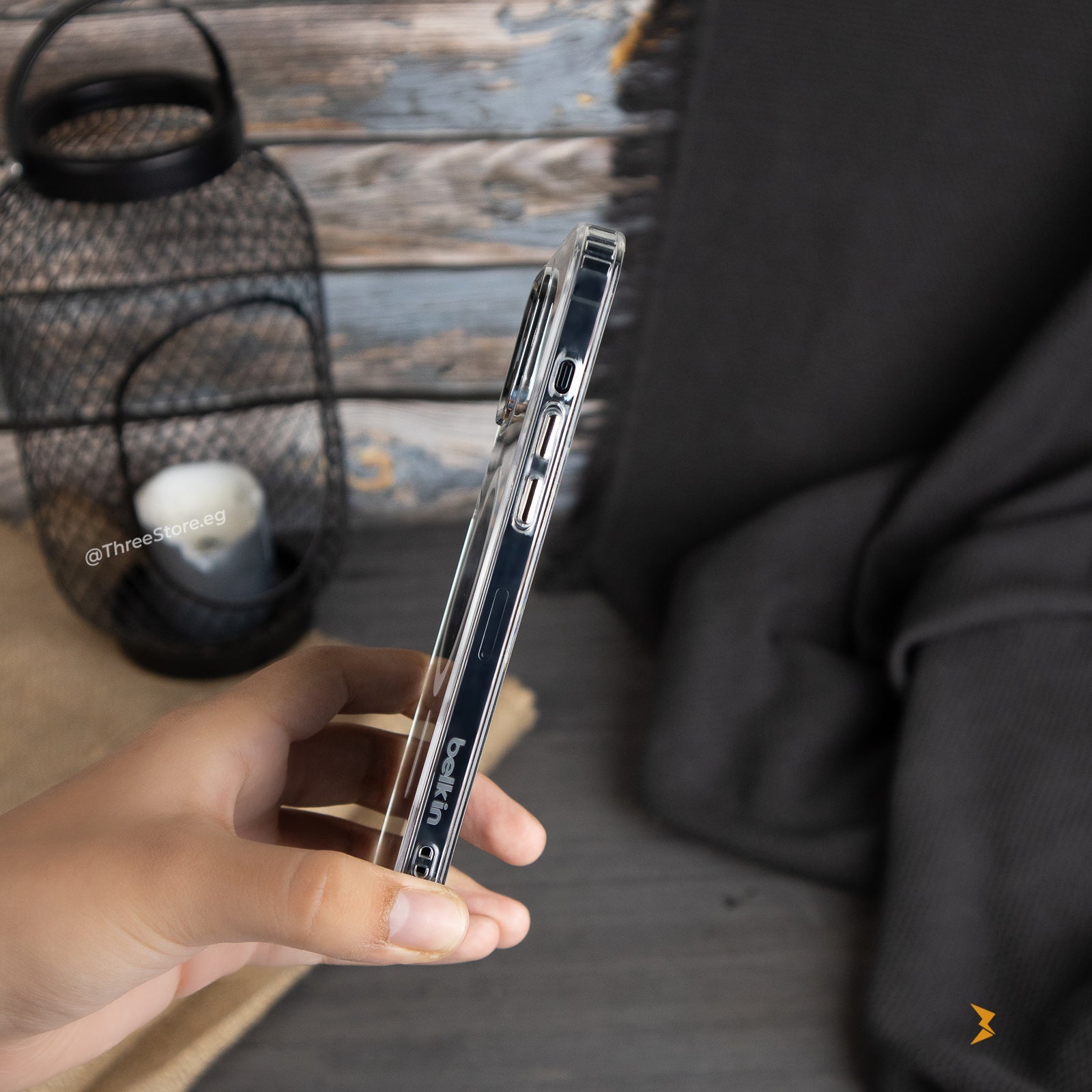 جراب شيرفورس الشفاف الذي يسمح بظهور جمال تصميم هاتف ايفون 13 برو ماكس