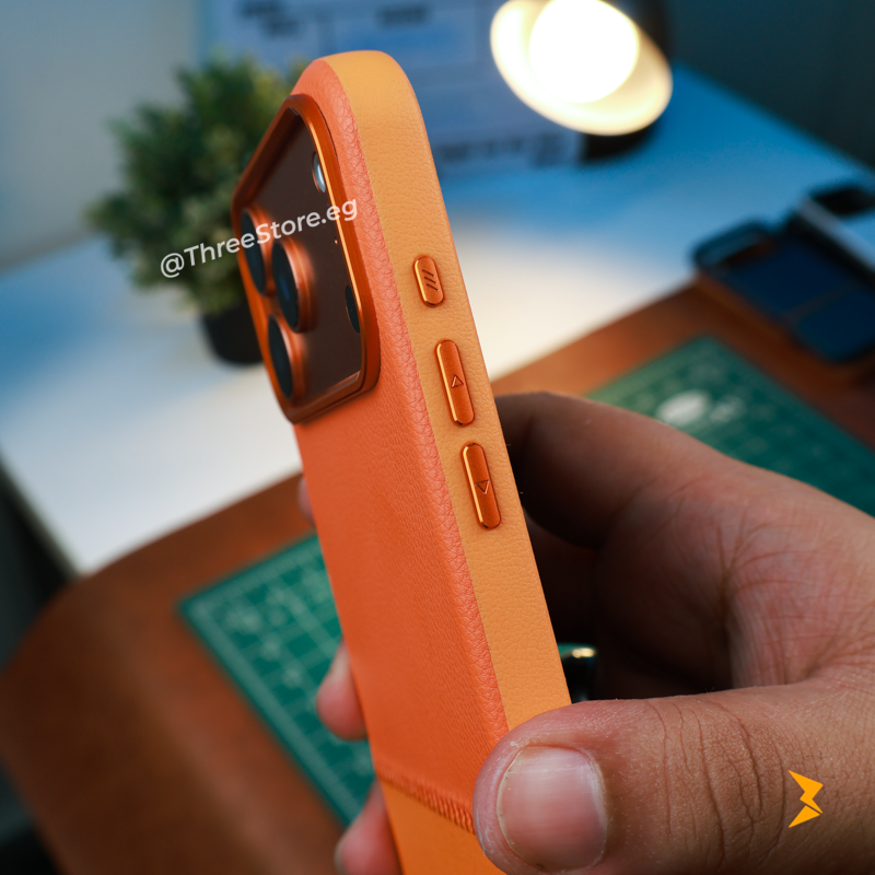 Halfway Leather Case iPhone 17 Pro Max