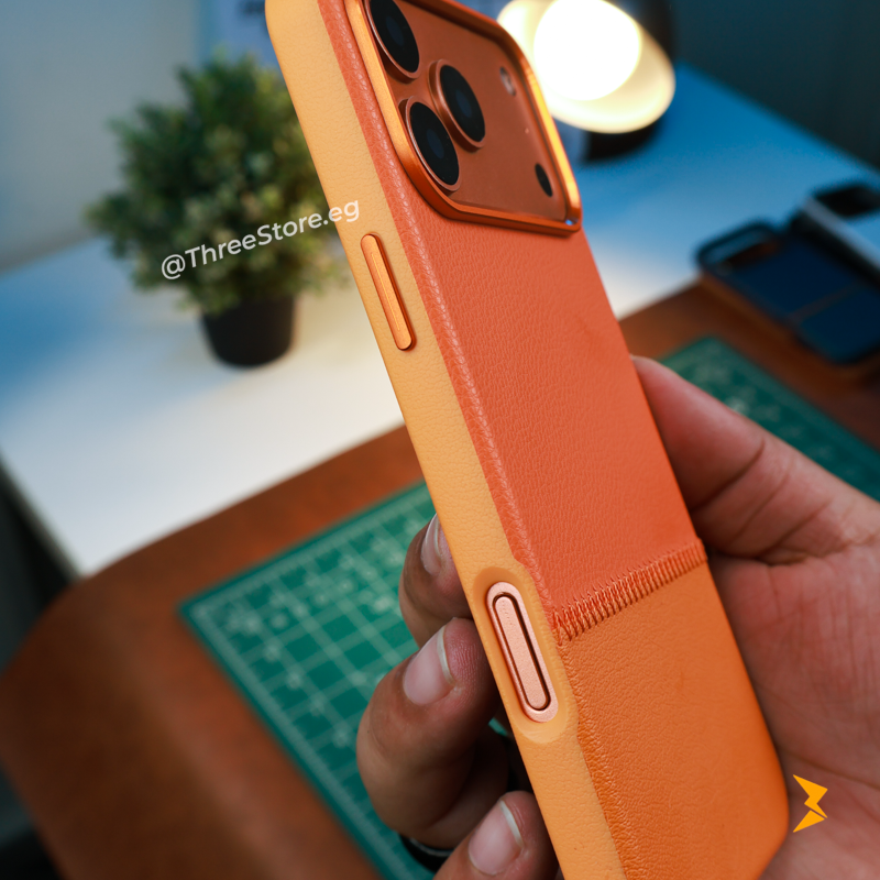 Halfway Leather Case iPhone 17 Pro Max