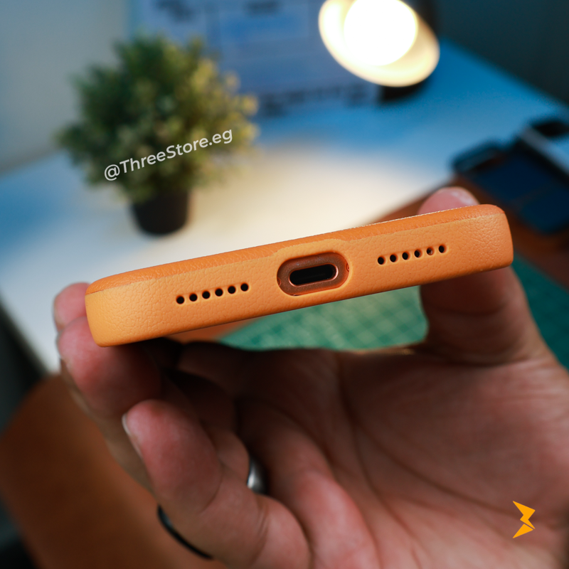 Halfway Leather Case iPhone 17 Pro Max