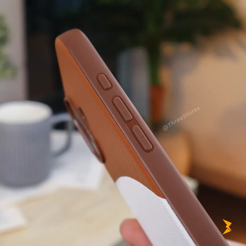 Crescent Leather Case iPhone 17