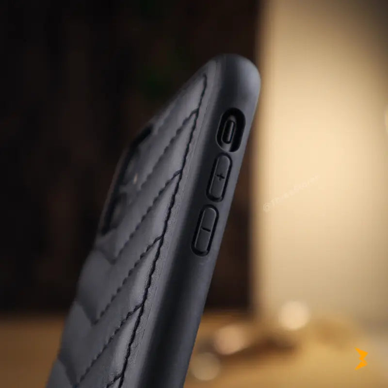 Armox Bump Leather Case iPhone 11