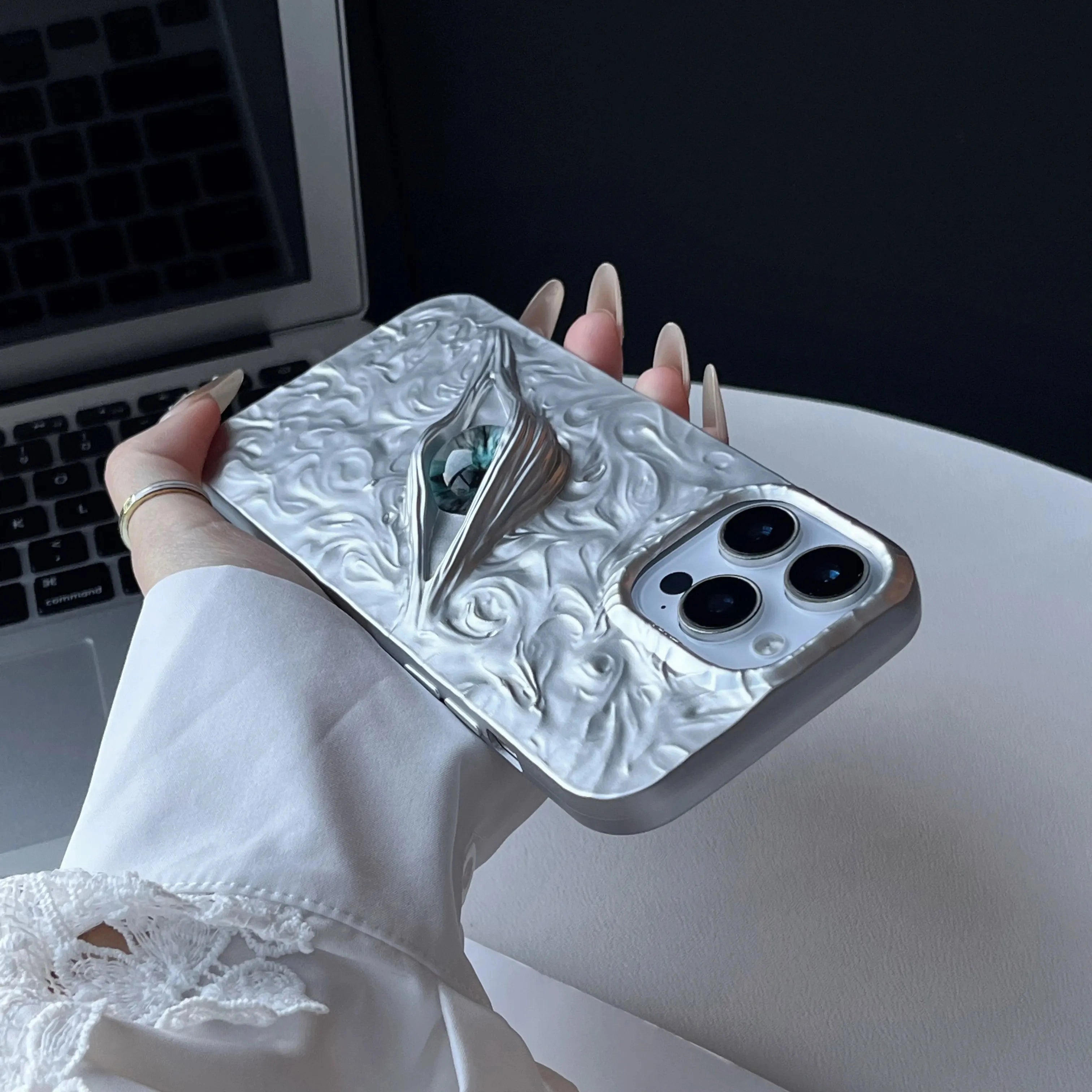 Feral Eye Case iPhone 16 Pro Max