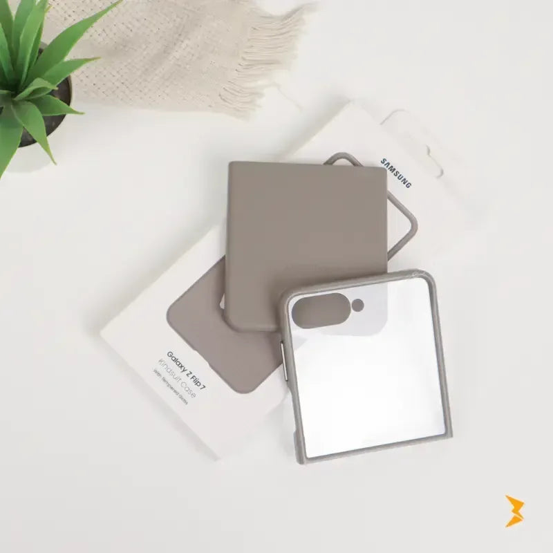 KindSuit Leather Case Samsung Z Flip 7 - Three