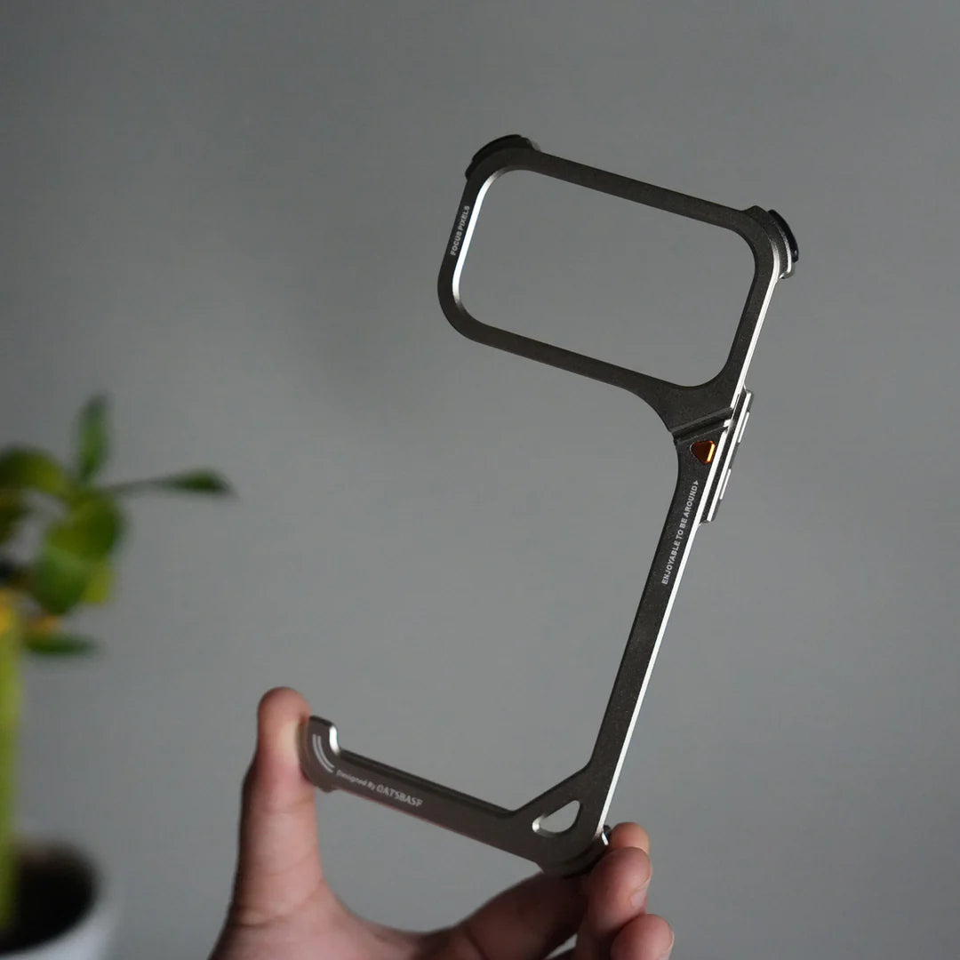 Quantyx Metal Frame Stand Case iPhone 17 Pro Max