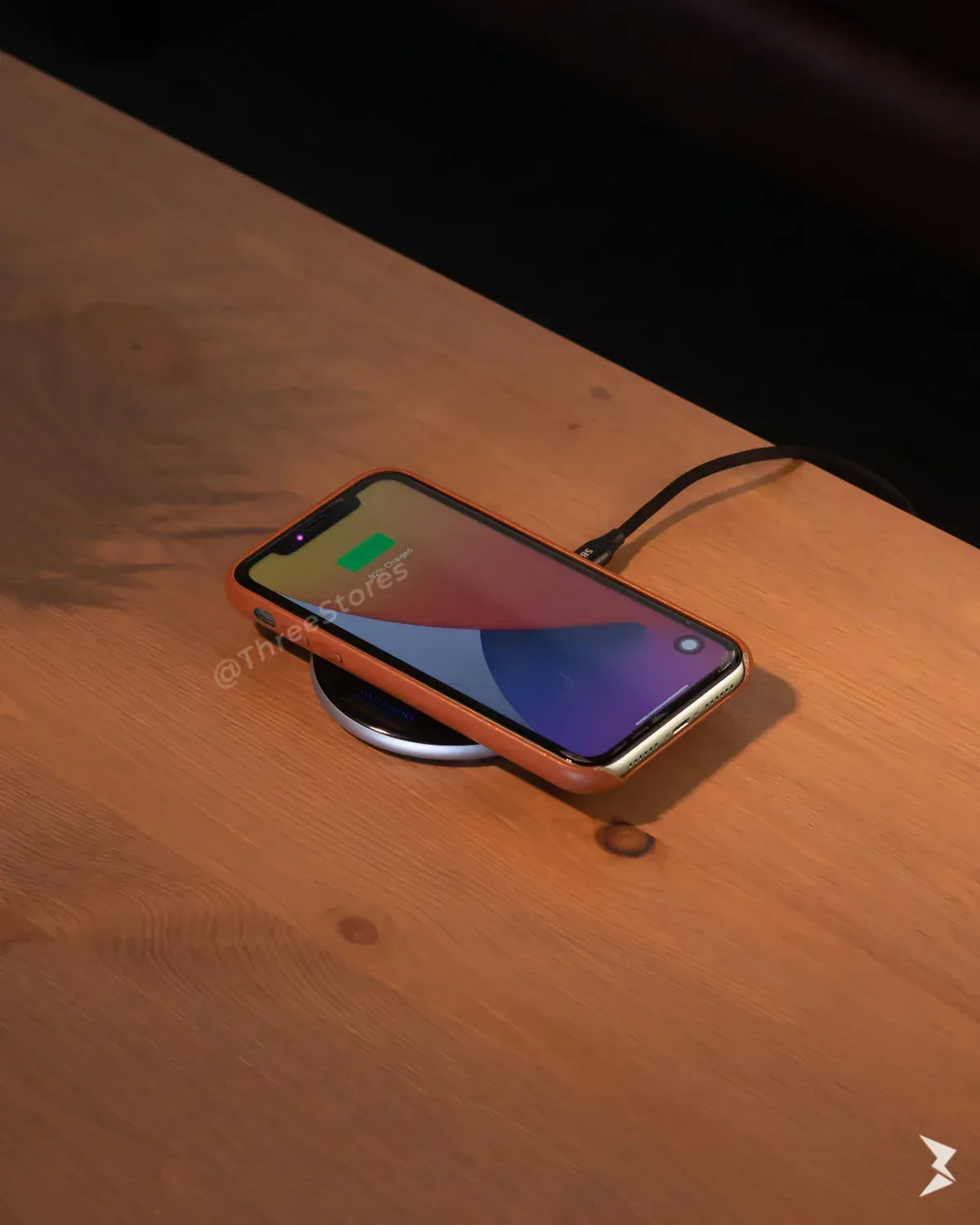 Santa Polo Contact Fast wireless charging pad - Three