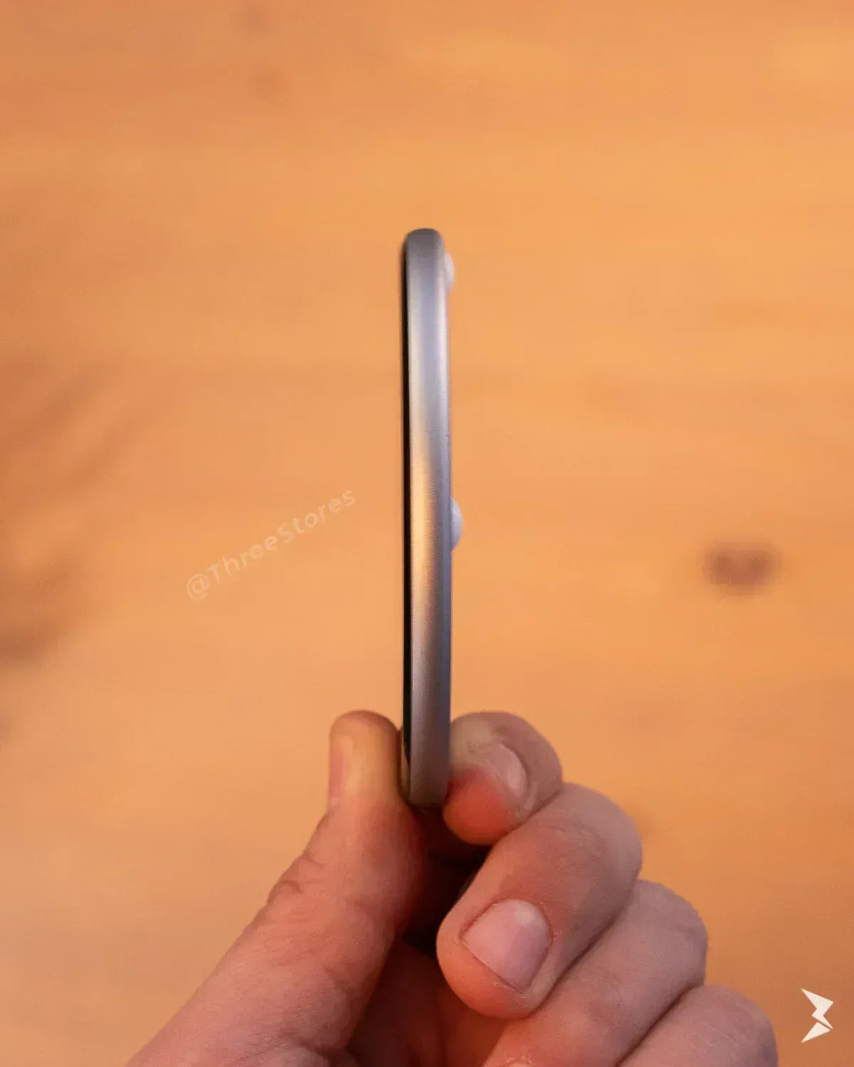 Santa Polo Contact Fast wireless charging pad - Three